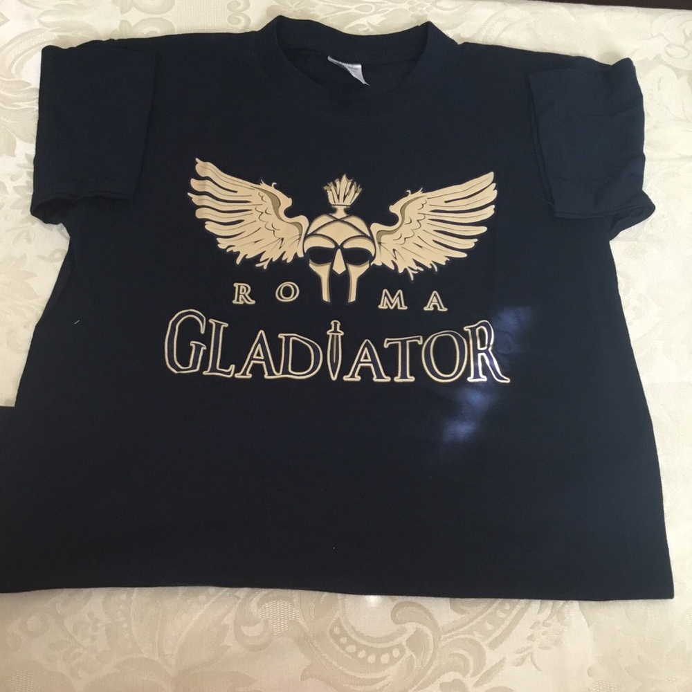 B&C Roma Gladiator Navy T-shirt. Size 12/14